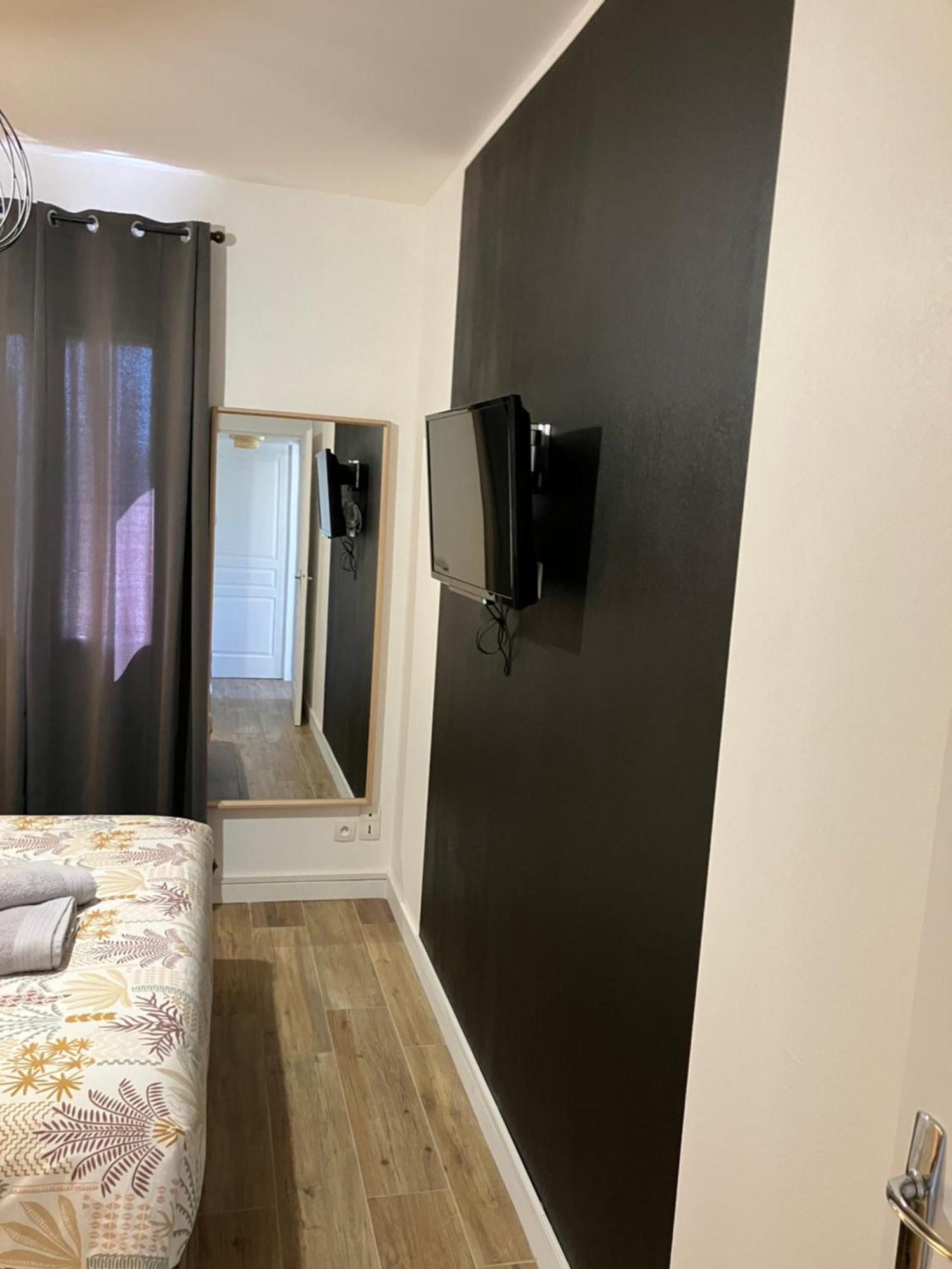Apartment Le N4 Des Hauts De Sarlat, Clim Piscine Parking
